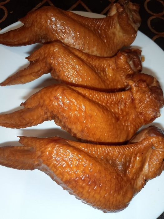 Куриные крылышки варено копченные (курячі крильця варено копчені )