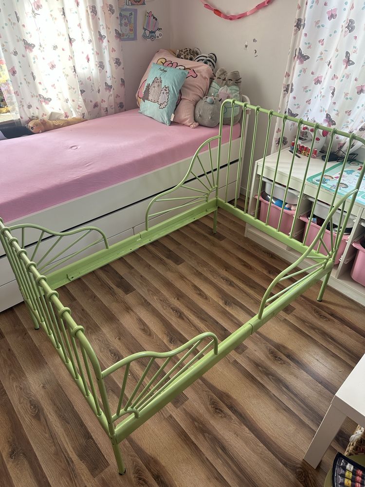Łóżko o regulowanej długości Ikea MINNEN ze stelażem zielone 80x200 cm
