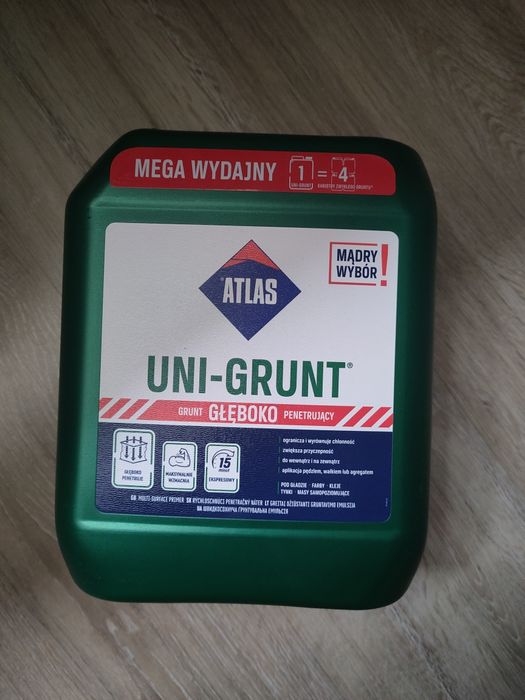 Grunt głęboko penetrujący Unigrunt.