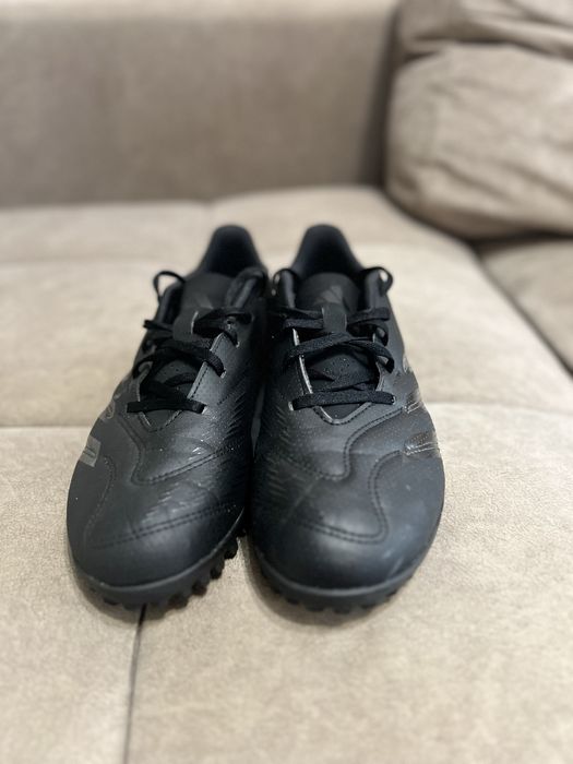 Сороконіжки Adidas predator