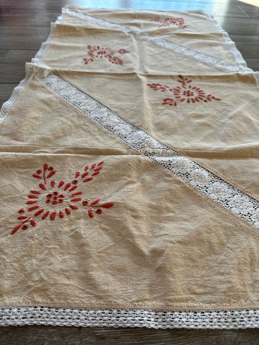 Bieżnik ręcznie haftowany przez moją babcię Jak Nowy Polecam lniany