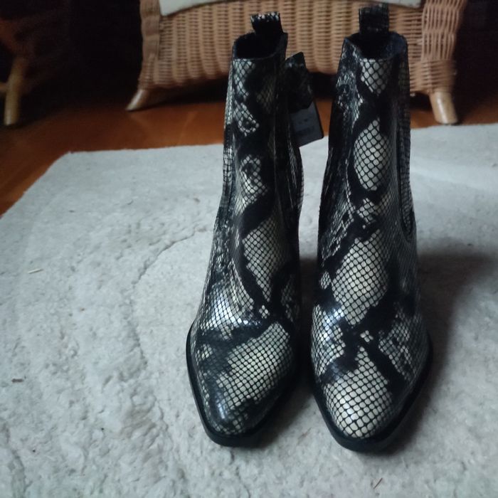 Botki skórzane Gino Rossi 39 nowe