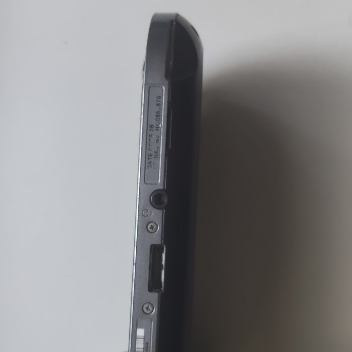 Konsola PSVita OLED 1004 + Ładowarka i Karta pamięci 4GB