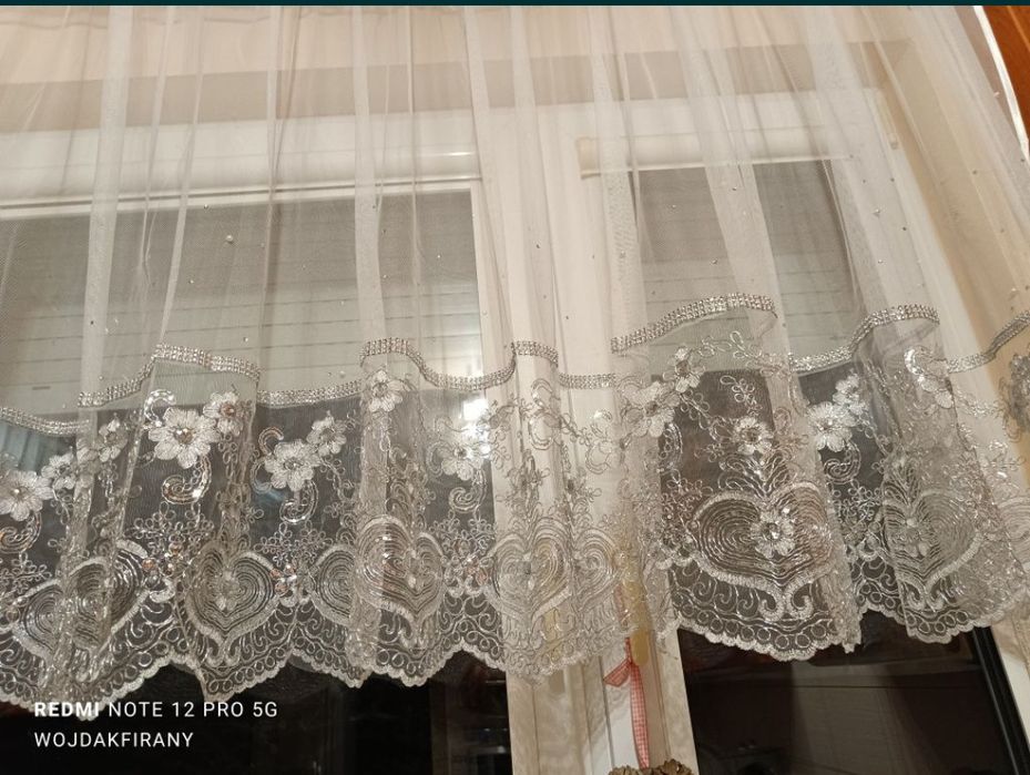 Firana bez prasowania z perełkami i srebrną gipiurą