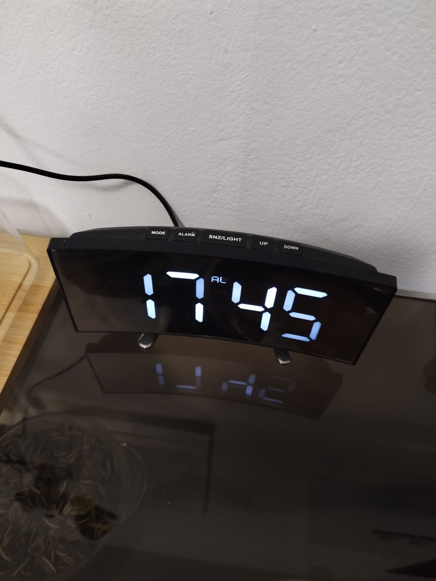 Zegar elektroniczny. Budzik