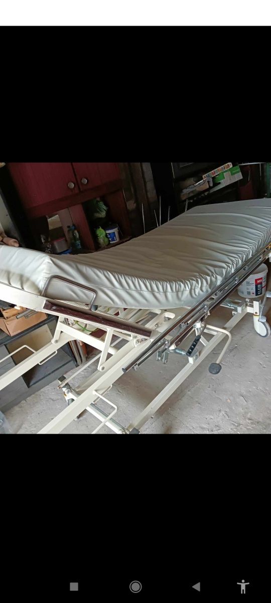 Łóżko rehabilitacyjne z materacem przeciwodleżynowym