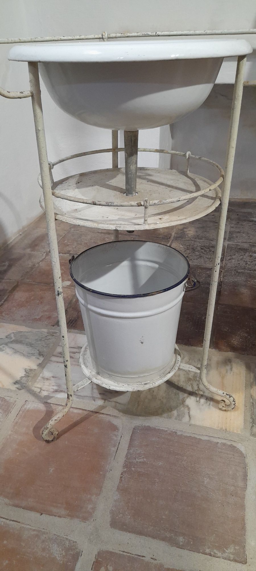 Lavatório antigo - Em ferro, loiça e esmalte