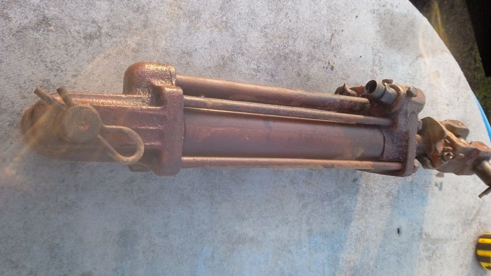 Продам гідроціліндр