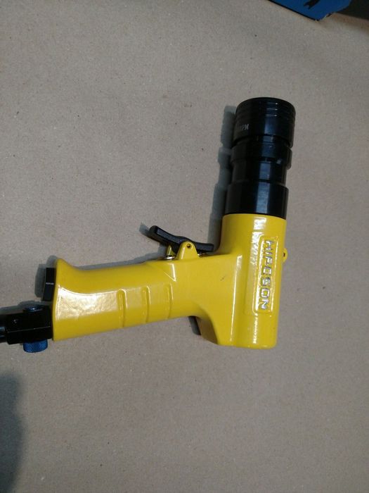 Заклепочник для резьбовых заклепок Заклепочник для різьбових заклепок