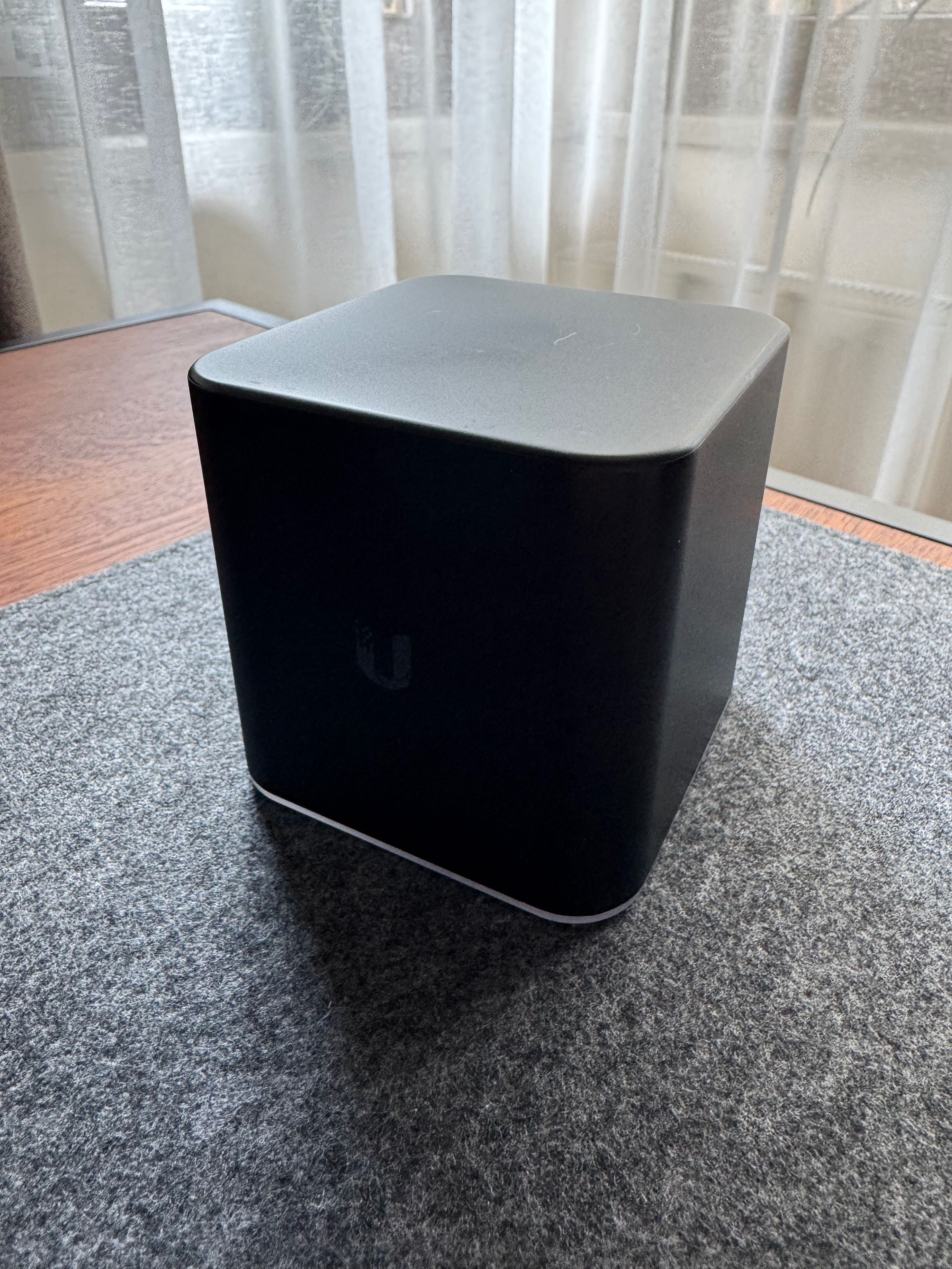 Router z access-point Ubiquiti AirCube AC