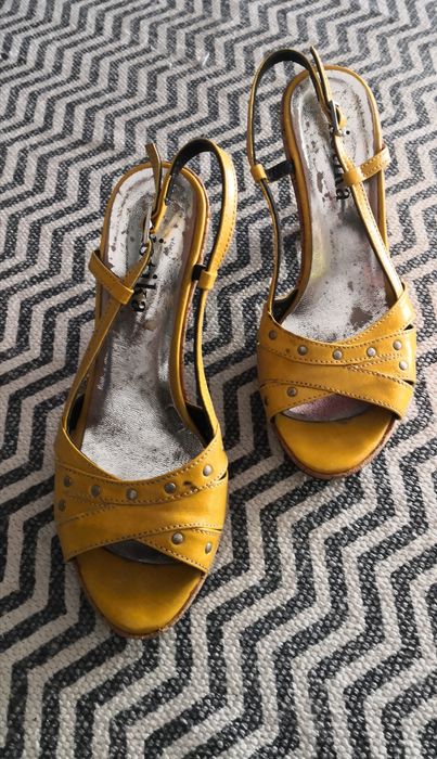 Sandálias Mistika cor mostarda