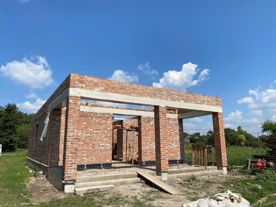 Кладка цегли, блока, дах,фасад.