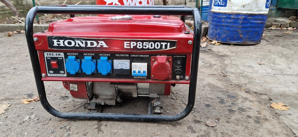 Продам бензиновый генератор