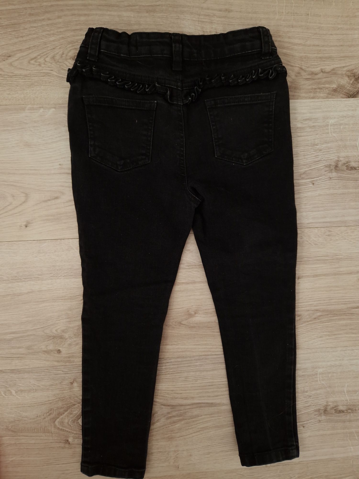 Primark_śliczne spodnie skinny jeans 122 cm falbanka