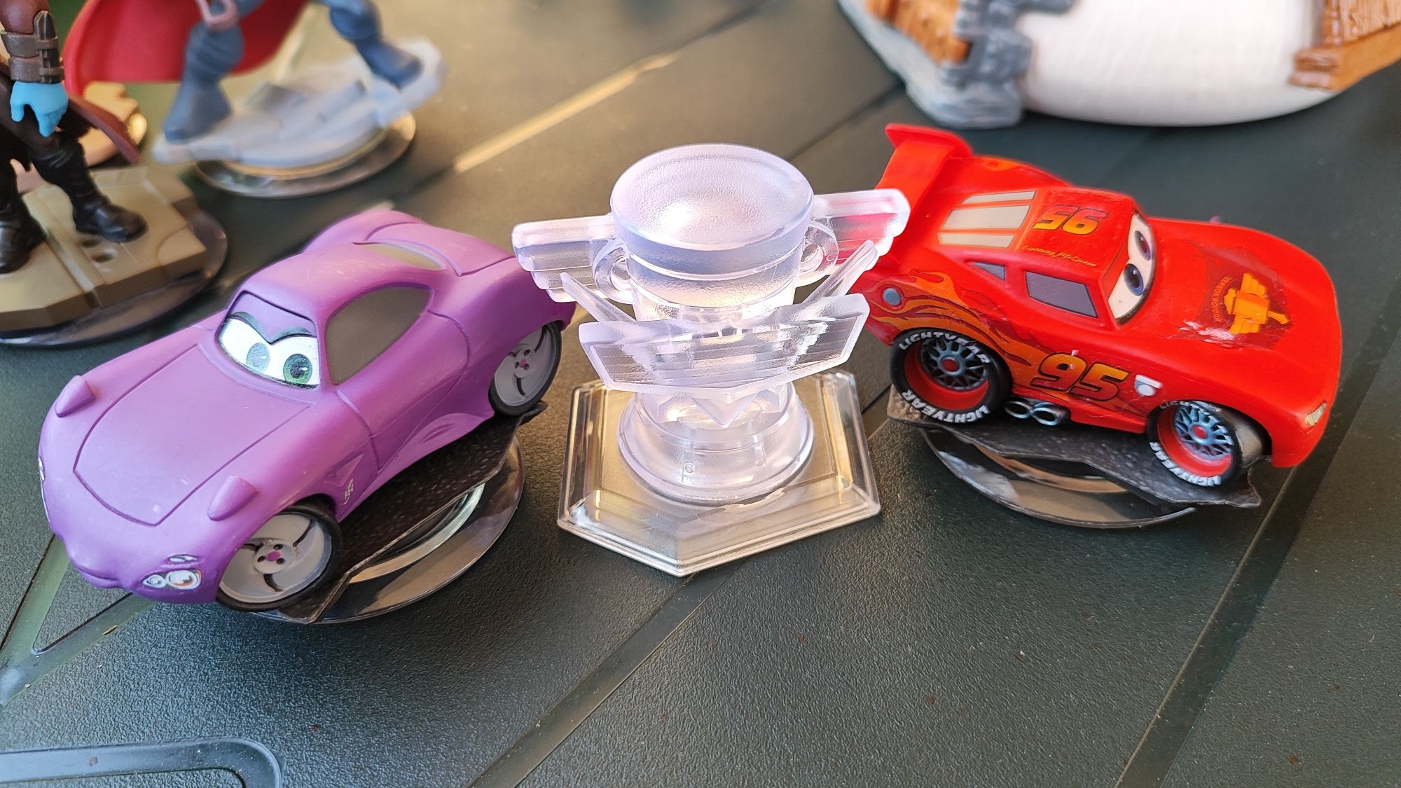 3 figurki do gry film auta zabawki