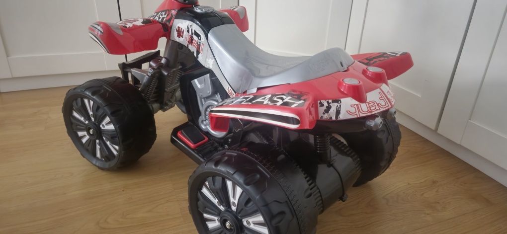 Moto 4 a bateria elétrica