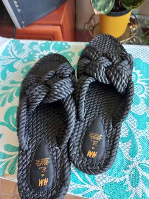 Продам босаножки,шлепки,тапочки