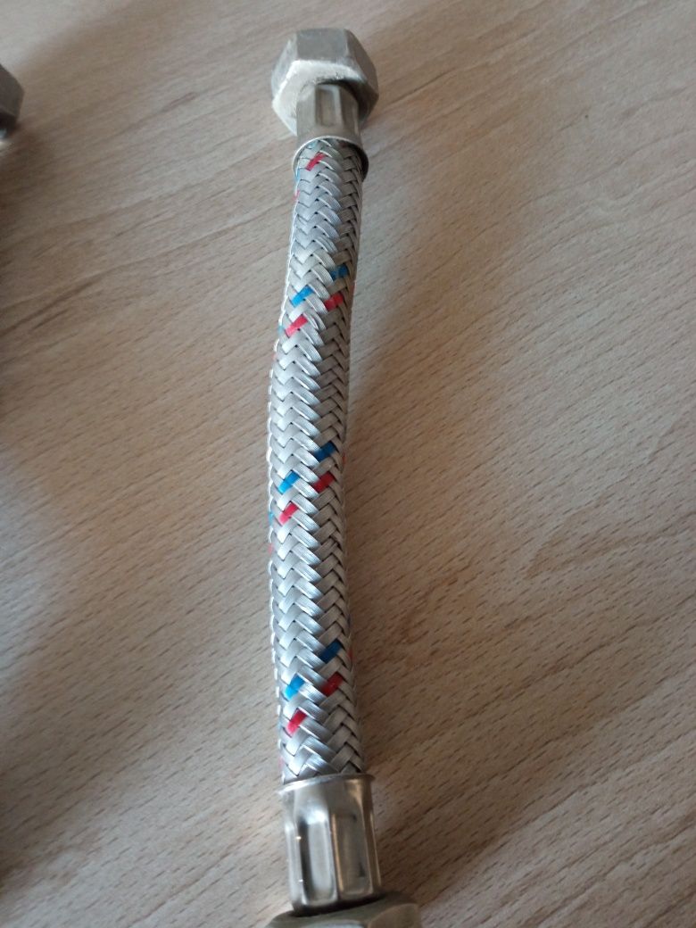 Węże do wody 19 cm.