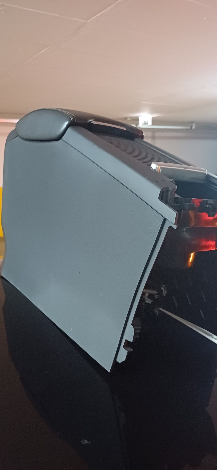 Apoio de braço - consola central de volvo v60 R-design 2014 a 2019