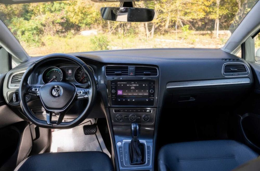 Volkswagen e-Golf SEL Premium      2017