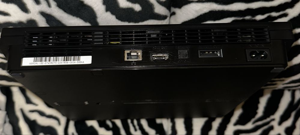 PS3. Usada poucas vezes, a funcionar. Leva junto 15 jogos e os cabos.