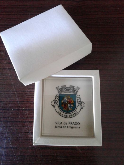 Bloco em acrílico com o brasão heráldico da Vila de Prado; NOVO!