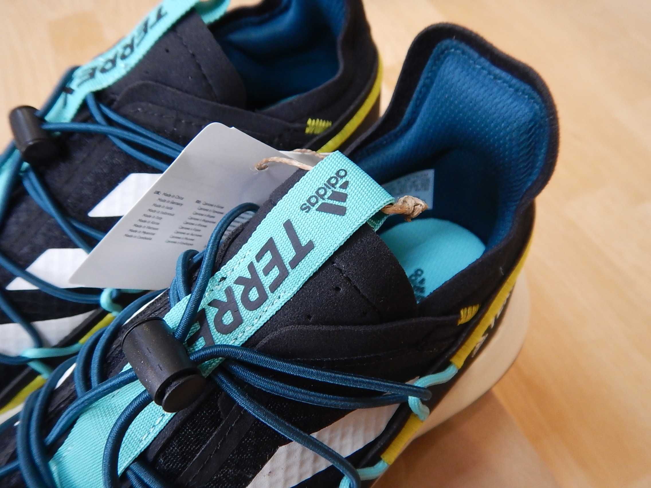 Продам трек-кросівки -Adidas -42.2/3(EUR) і 43.1/3-наш-42 і 43. Нові.