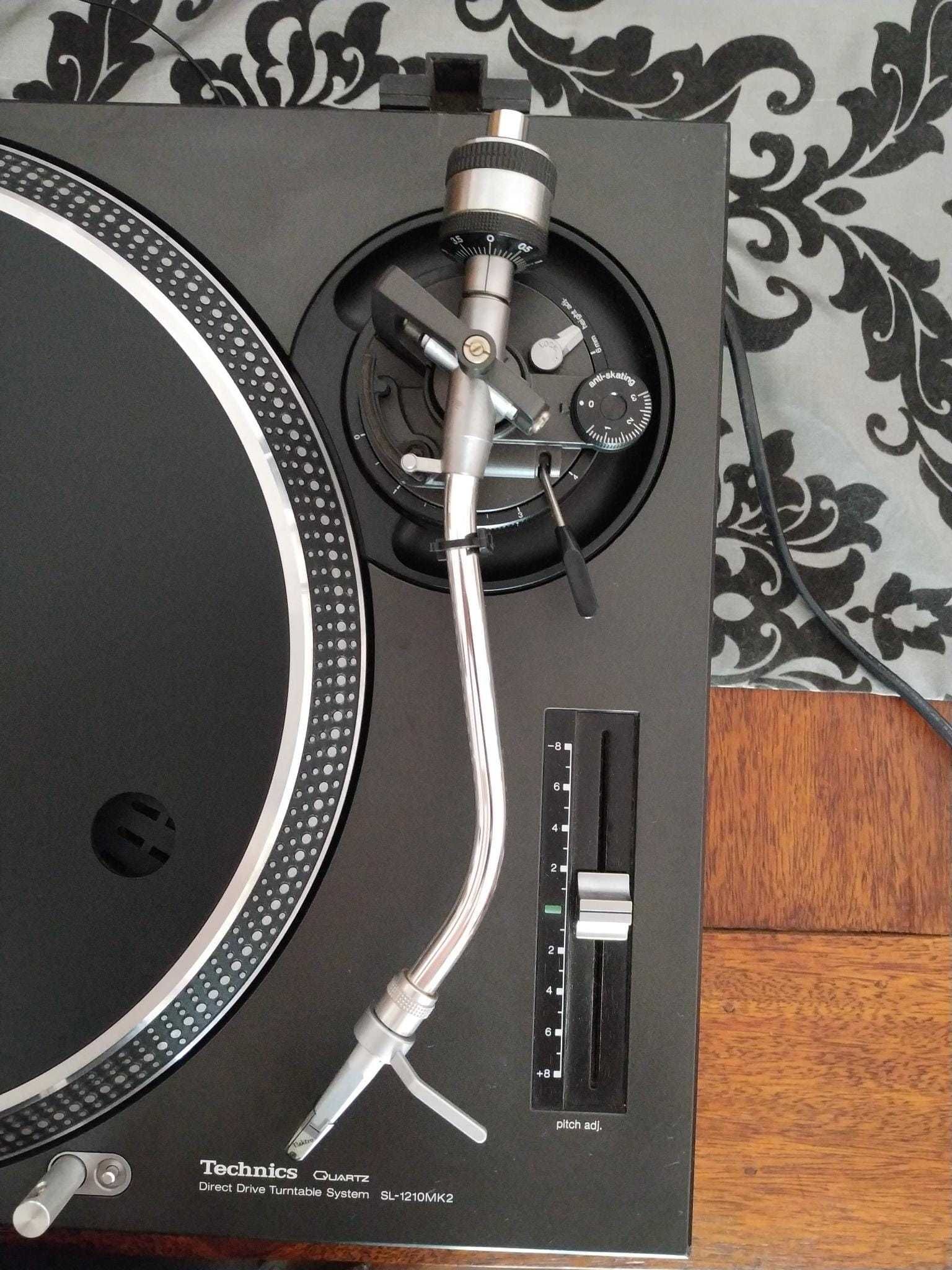 Gira-discos Technics Sl1210 MK2