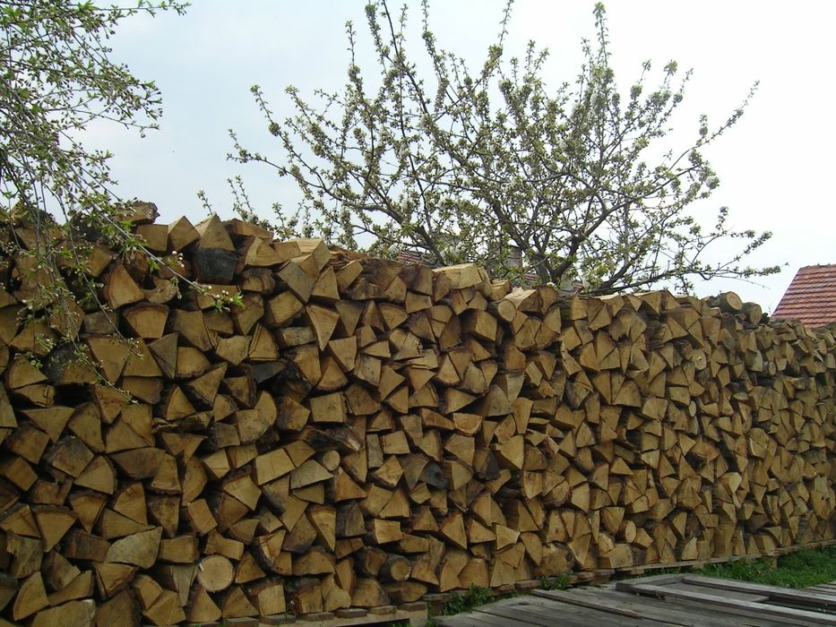 Drewo kominkowe sezonowane