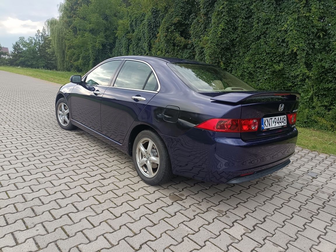 Honda Accord 2004r stan BDB bogata wersja, długie opłaty