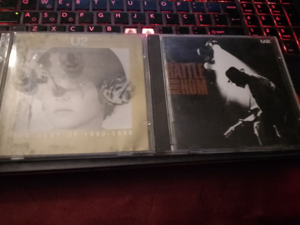 U2 CDs: - Best Off-80-90-7E-Ratlle and Hum-10Eou2-15E-JonhQ-3E Desde3E