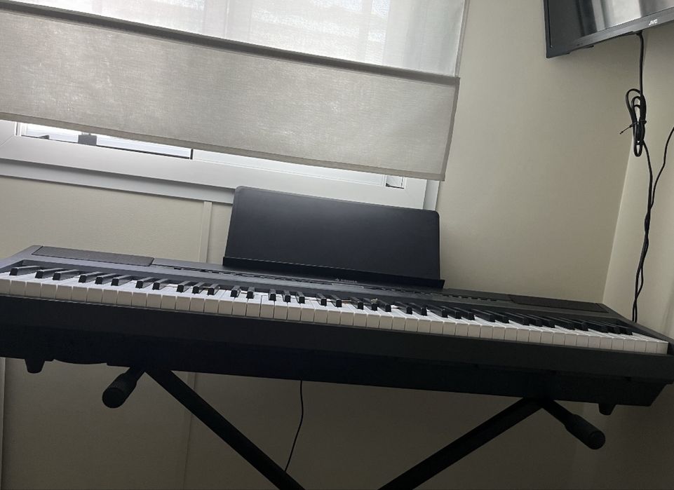 Piano Digital Donner DEP-20 - 88 teclas, pedal e fonte