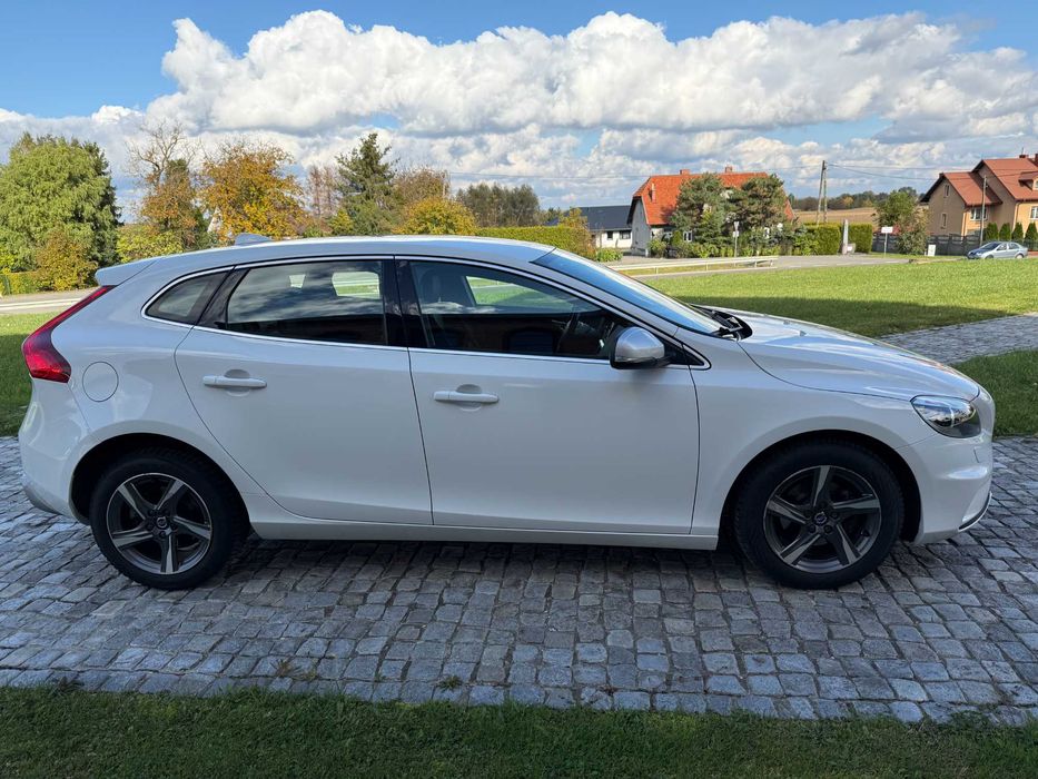 Volvo V40 D2 RDESIGN 2,0 diesel tel.6.00.97.18.18