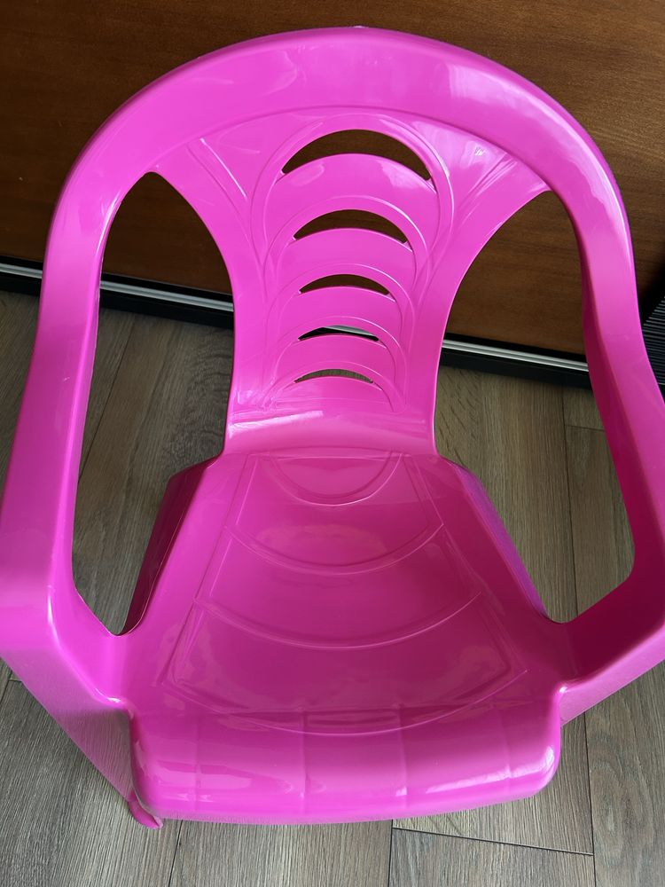 Krzesło plastikowe dla dziecka