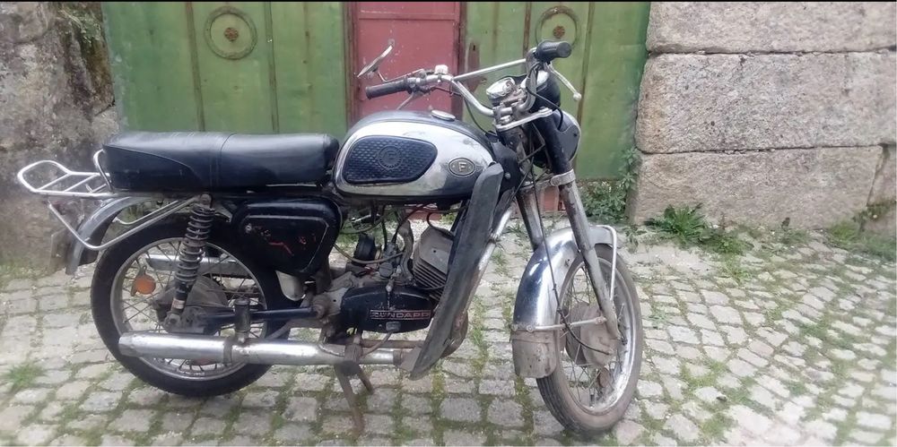 Motorizada Famel zundapp JT25 4v  motor bom estado com documentos