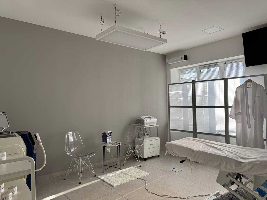 Запускайте Ваш успішний бізнес в ЦЕНТРі міста! Супер локація, ремонт!