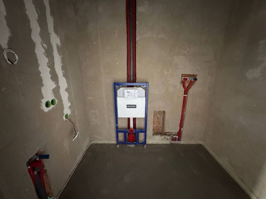 Готовий котедж з гаражем, усіма комунікаціями та усіма чорновими робот