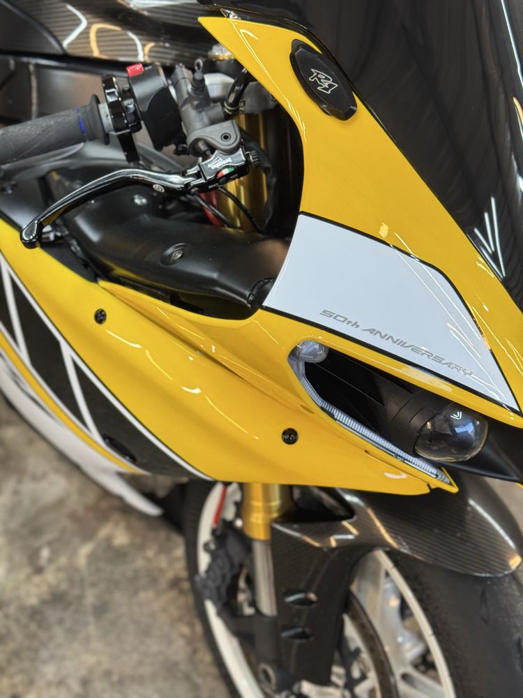 Yamaha yzf r1 crossplane witt Akrapovic