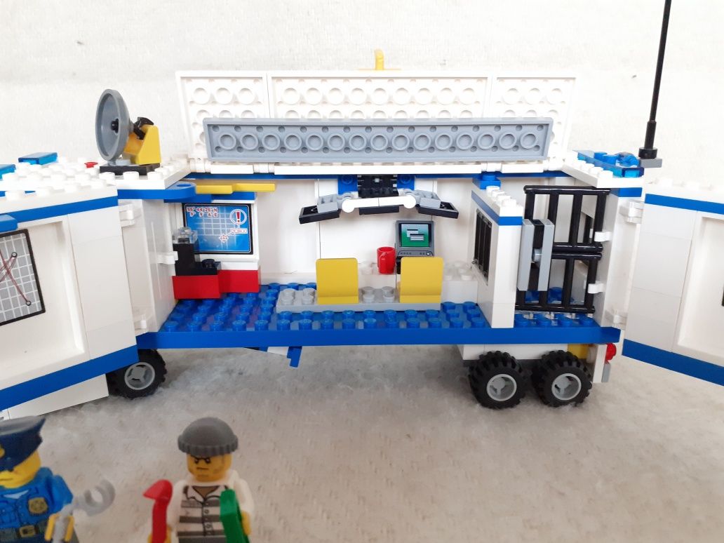 Lego City 60044 - Mobilną jednostką policji