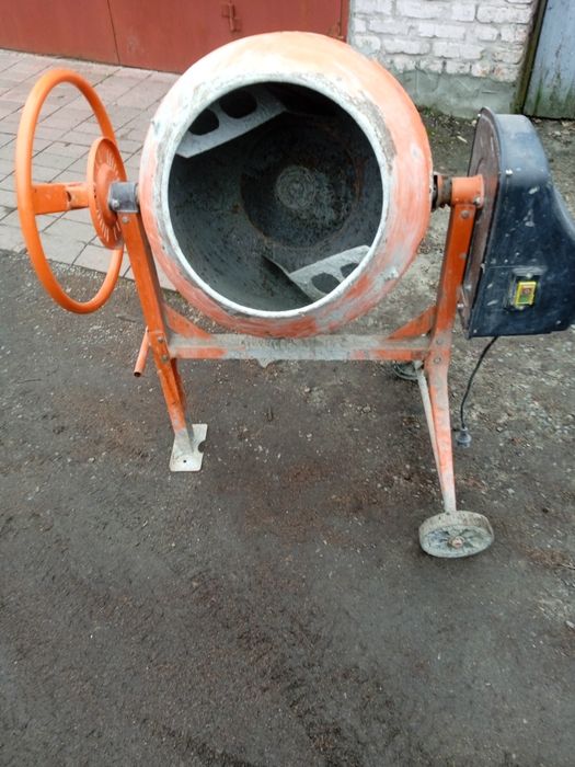 Продам бетономішалку