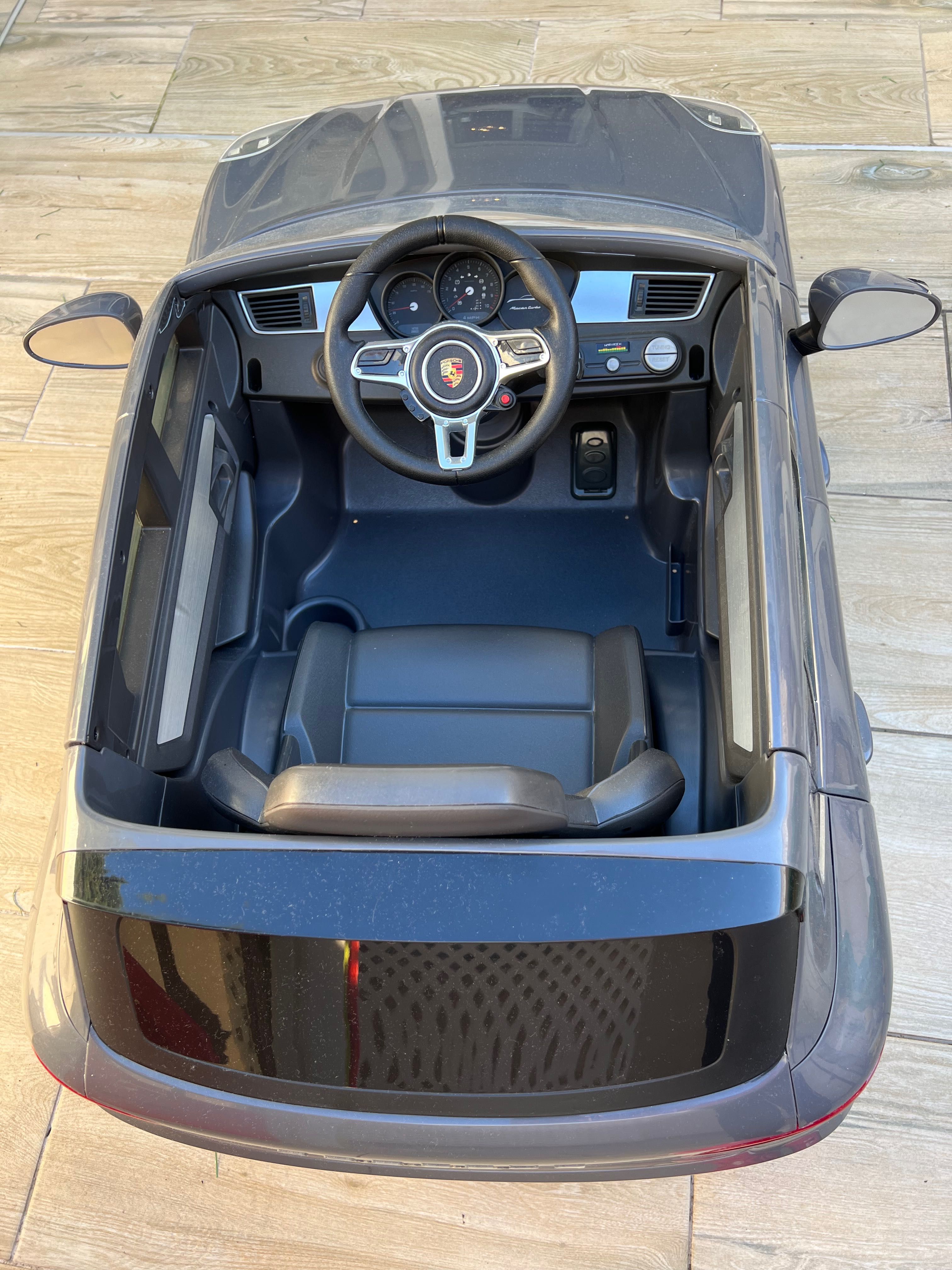 Porshe Cayan eletrico 6v sem comando em muito bom estado, usado 1
