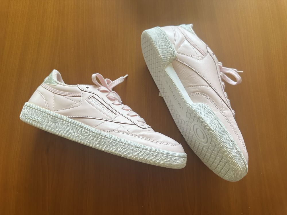 Sapatilhas REEBOK tamanho 39 em pele cor-de-rosa clara