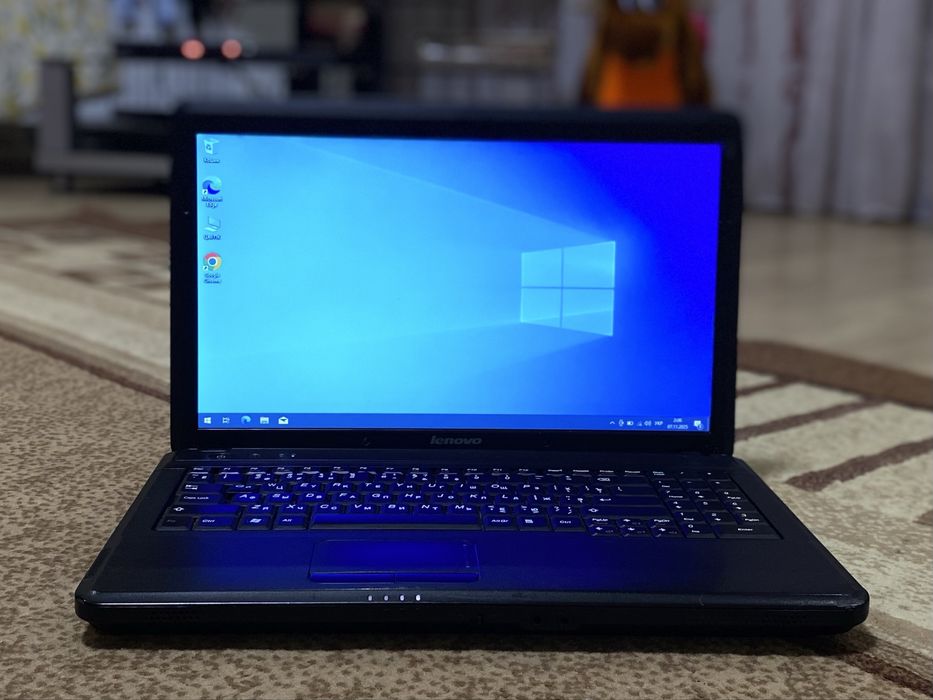 Продам ноутбук Леново 8 ГБ ОЗУ / батарея тримає 2.5год