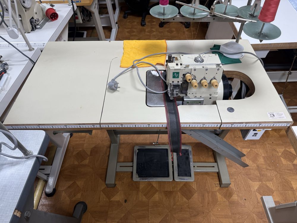 Overlock Yamato AZ-8500 (JUKI SIRUBA) 5 nitkowy Servo 230V