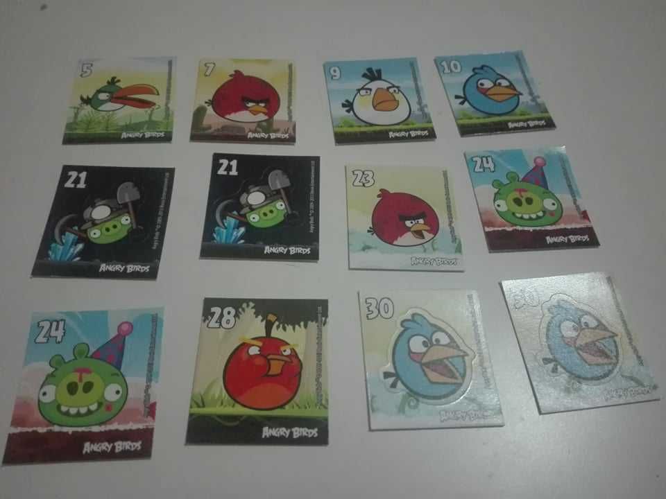 Vários cromos(simpsons, angry birds, invizimals)