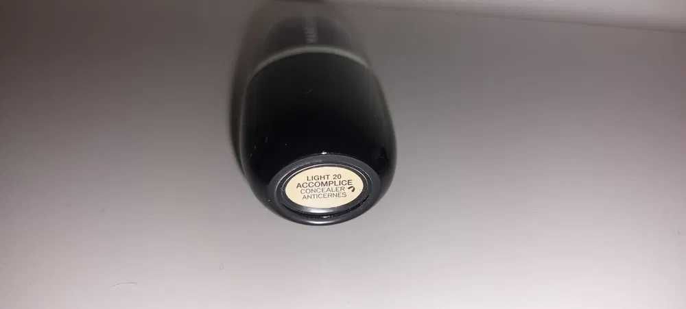 MARC JACOBS Accomplice Concealer Korektor w sztyfcie 20 LIGHT