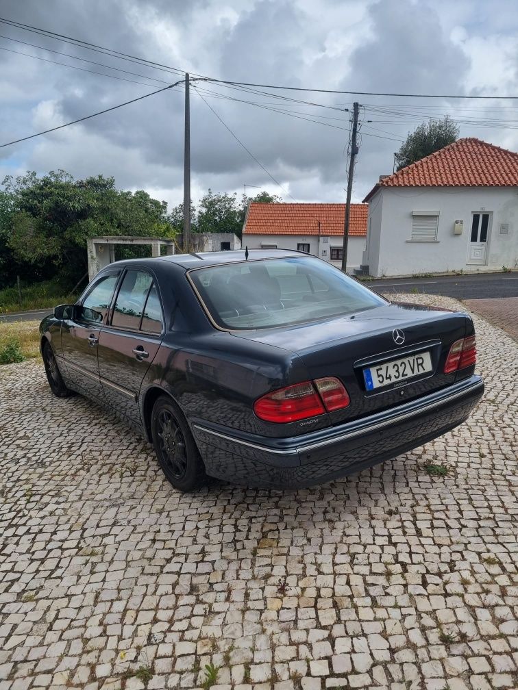 Mercedez E270 cdi ano 1999 caixa automática em excelente estado geral.