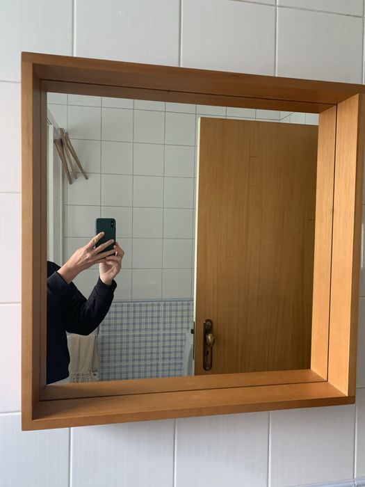 Espelho de madeira quadrado Area