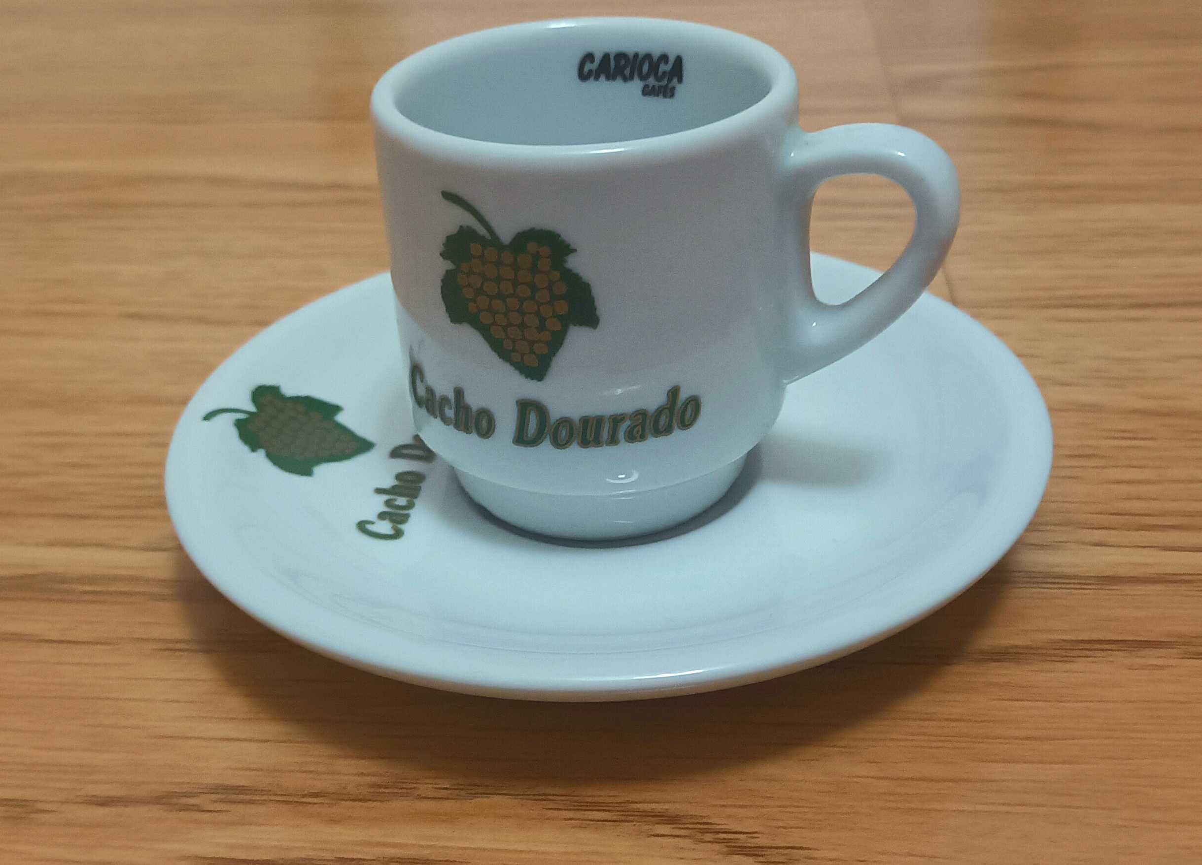 Chávena de café antiga do  "Cacho Dourado" cafés Carioca com pires