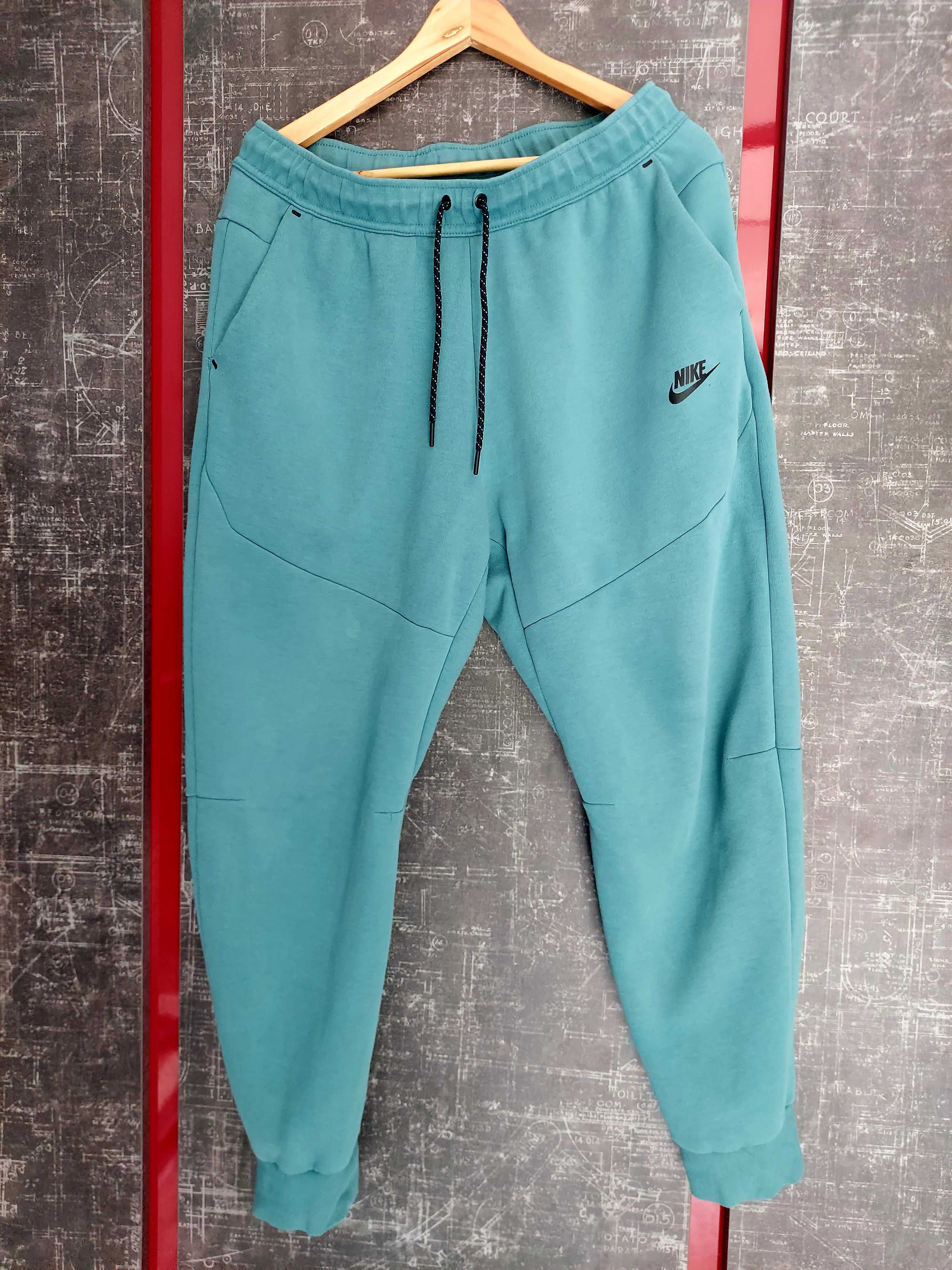 Dres Nike Tech Fleece Rozm. L